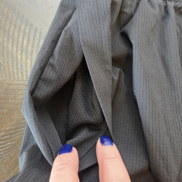 Under Armour Men's Large UA Unstoppable Vented Gray/black Athletic Shorts New - Picture 4 of 10